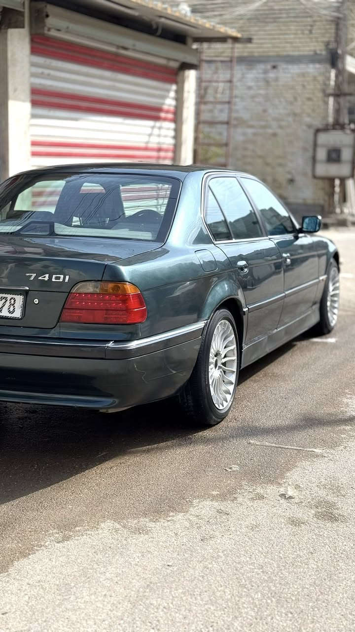 للبيع او للمراس740i BMW E38 موديل 1996 محرك 8 سلندر 4000cc السياره جاهزه من جميع النواحي نقصهه فقط طوافه بانزين وabs تبريد شغال مكان السياره بغداد سعر السيارة 85 ورقه بيهه مجال بسيط هاتف ***********
