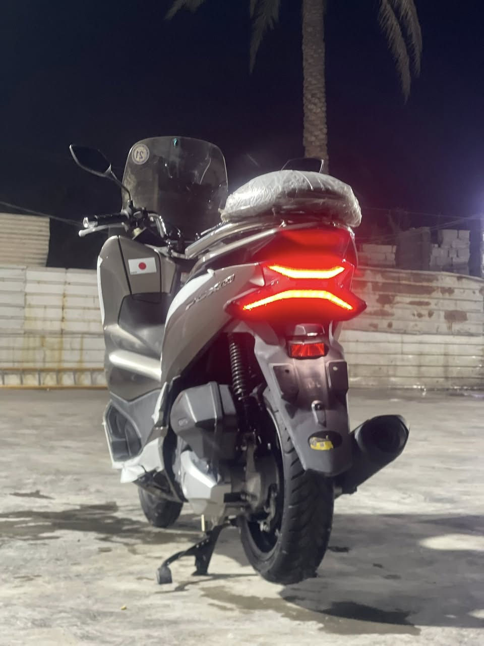 السلام عليكم دراجة Psx للبيع كفالة عامة ماشية 11الف زيروو قبل شهرين اخذتهة من معارض كلشي وكلاشي جيب الف فيتر وياك السعر 22وبيهة مجال قليل حك الجية لل استفسار  مكاني بغداد قرب جسر المثنى ***********
