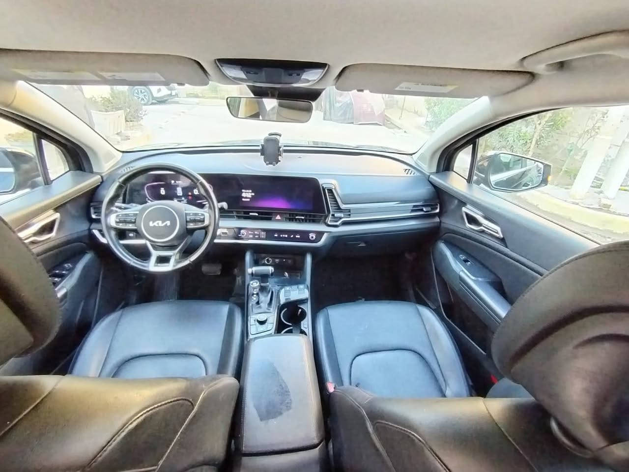السلام عليكم....
للبيع: كيا سبورتيج 2023 - الشكل الجديد 
​المواصفات العامة:
​نوع السيارة: كيا سبورتيج 
​سنة الموديل: 2023.
​المحرك: 2.5L GDI (THETA III) - المحرك الكبير والقوي.
​المواصفات: وارد أمريكي 
​الأنظمة والتقنيات المتوفرة:
​شاشة لمس كبيرة: 12.3 inch.
​لوحة عدادات ديجيتال: 
​أنظمة الأمان: نظام مكابح ABS ونظام ثبات إلكتروني ESC.
​الراحة: تدفئة  كراسي 
​تقنيات مساعدة: رادار أمامي، كاميرا خلفية، ونظام الملاحة (AVN).
​إضافات: شاحن لاسلكي 
 وحساسات ضغط الإطارات.
السعر 178 ورقة
بغداد
*********** بغداد, العراق
