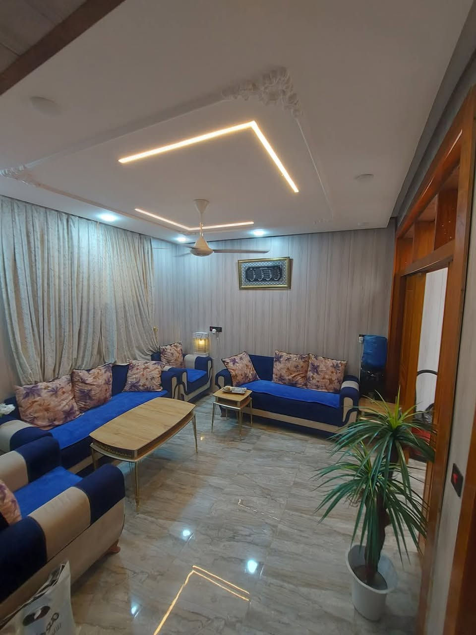 🏡 للبيع دار سكني في بعقوبة الجديدة
📍 نهر الحجيّة – قرب المنتزه
🔹 مواصفات الدار:
📐 المساحة: 80 متر مربع
الطابق الأرضي:
 • غرفة نوم عدد (1)
 • صالة
 • هول
 • مطبخ
 • صحيات
الطابق الأول:
 • غرف نوم عدد (2)
 • سطح أول + سطح ثاني
💰 السعر: 220 مليون وقابل للتفاوض (بي مجال)
📞 للاستفسار والاتصال:
***********
أ. قصي خليفه
✨ دار مرتب وموقع مميز
جاهز للسكن فوراً 🏡
