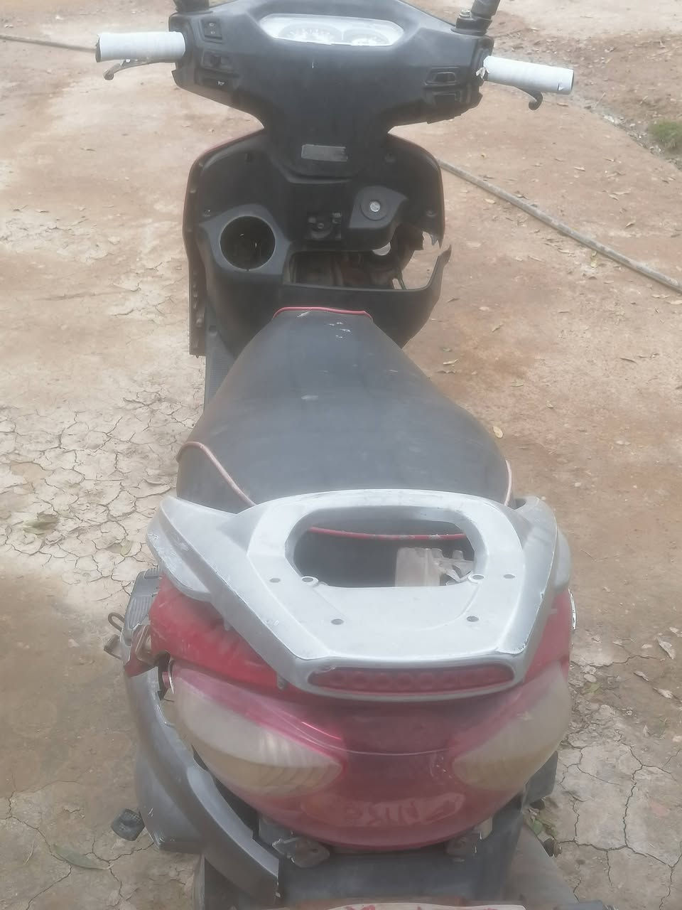 السلام عليكم دراجه سيام للبيع سرعه 140 قبل فترئ نكلبت بيها دراجه مابيها شي بس عوزها ترتيب شويه سعرها 400 وبيها مجال ***********
