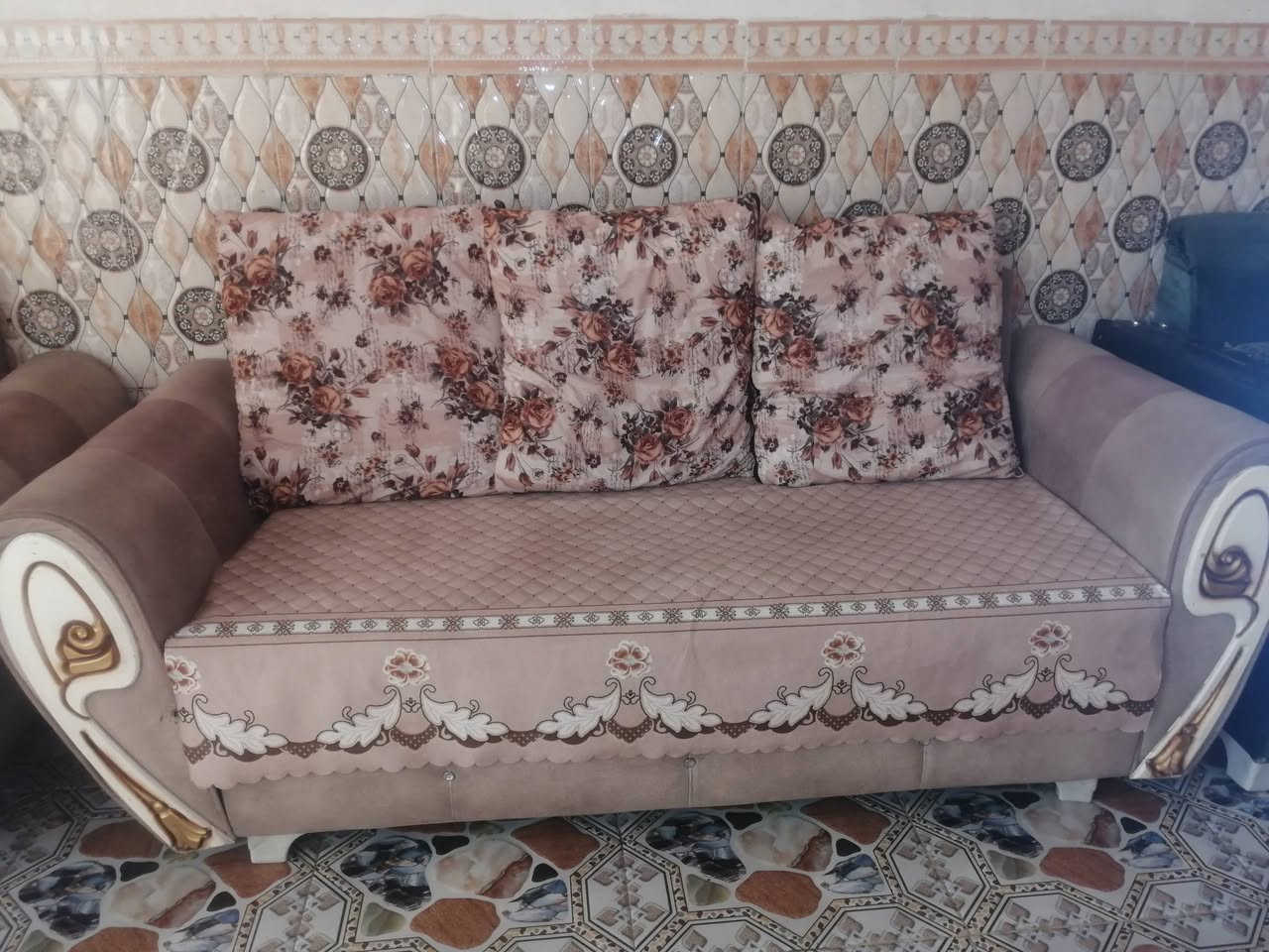 اخوان تخم عدد اثنين واحد كريمي والثاني زيتوتي للبيع استعمال قليل نظيفات مع كوشاتهن ونزلاتهن وكذلك توجد عربانه جديدة شحن للمعوقين  للاستفسار هذا رقمي ***********@
