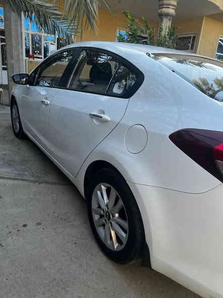 السلام عليكم كيا سيراتو 2018 خليجي للبيع محرك 1600 ماشيه 65 الف سنويه جديده
فول مواصفات عدا البصمه 
سياره مابيها  ע ضربه ولا صبغ مكفوله كفاله
عامه عدا الطخه الي بالدوسه مثل ما موضحه
بالصوره وسونرها موضح بالصوره 
سياره مكفوله كفاله عامه بأسمي مكانها الاعظميه 
السعر 148 ورقه
للتواصل على الرقم ***********
