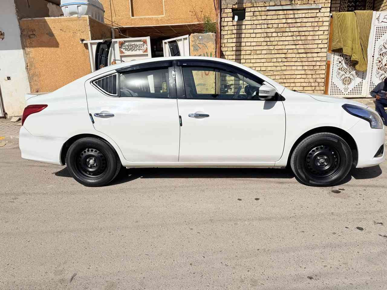 السلام عليكم 
نيسان سني موديل 2023 رقم اربيل السنوية باسمي 
السيارة مكفولة من كل شي كفالة عامة مابيهة اي ضرر كامرة حساسات اشارة بلمري النيكل ستيل السعر 117وبي مجال بسيط الشراي يتصل ع الرقم ***********
