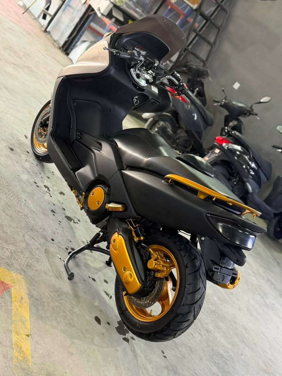 T-max مكفولة للبيع موجودة اب كربلاء الجاد يتصل بس موديل 20***********58
