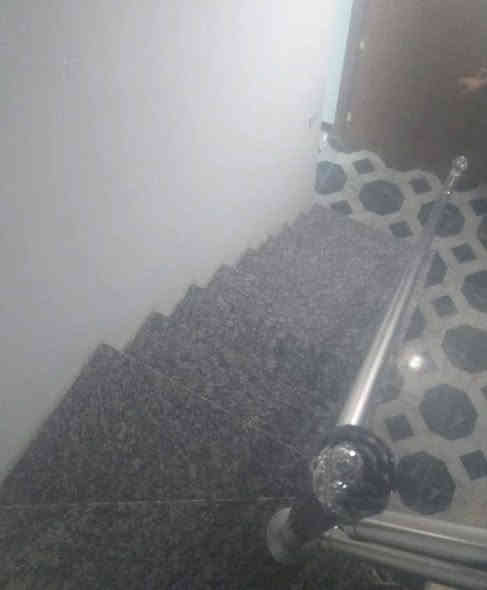 مشتمل طابقين للايجار
في حي الخضراء على شارع 10م مساحة75م الطابق الاول يتكون من باب مستقل و طارمه واستقبال ومطبخ  تصميم تركي وصحيات ومنور والطابق الثاني يتكون من غرفتين مساحة 4×5 وبلكونه وبيتون ومخزن وسطح مستقل قريبه على مدارس اللايجار الشهري 750الف 
الاستفسار اكثر *********** Singapore
