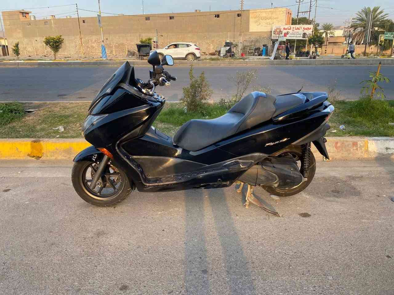 سلام عليكم 
 
فورزه ( صفر 10 )  
دراجه رمبه مكفوله كفاله عامه 
المسافه المقطوعة 25
ABS مانع انزلاغ 

تدفئه بل يدات 
 
7 كير 4 تحويلات نظام سبورت 
بصمه عدد 1
سويج طوارئ عدد 1
ستان حساس
  كلوب جنطه 
  كتلوك
  عده مال شركه
السعر خاص
او مراسلة الواتساب
***********
