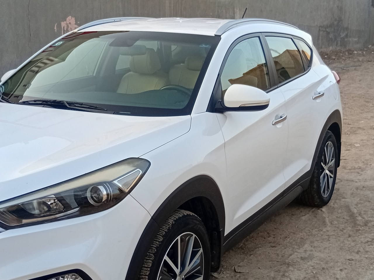 توسان 2016
السلام عليكم توسان 2016 خليجي محرك 2000 دوش تبريد جديد وتدفئة كاملة مكملة تخم تاير جديد السيارة بيهم باردين شغلة 4 أصابع في الجاملغ الخلفي يمين والباب الخلفي الأيمن فوق الدوسة هم شغلة 4 أصابع وأيضاً باب الصندوق الخلفي مبدل بسبب طخة 
السعر 165
***********
