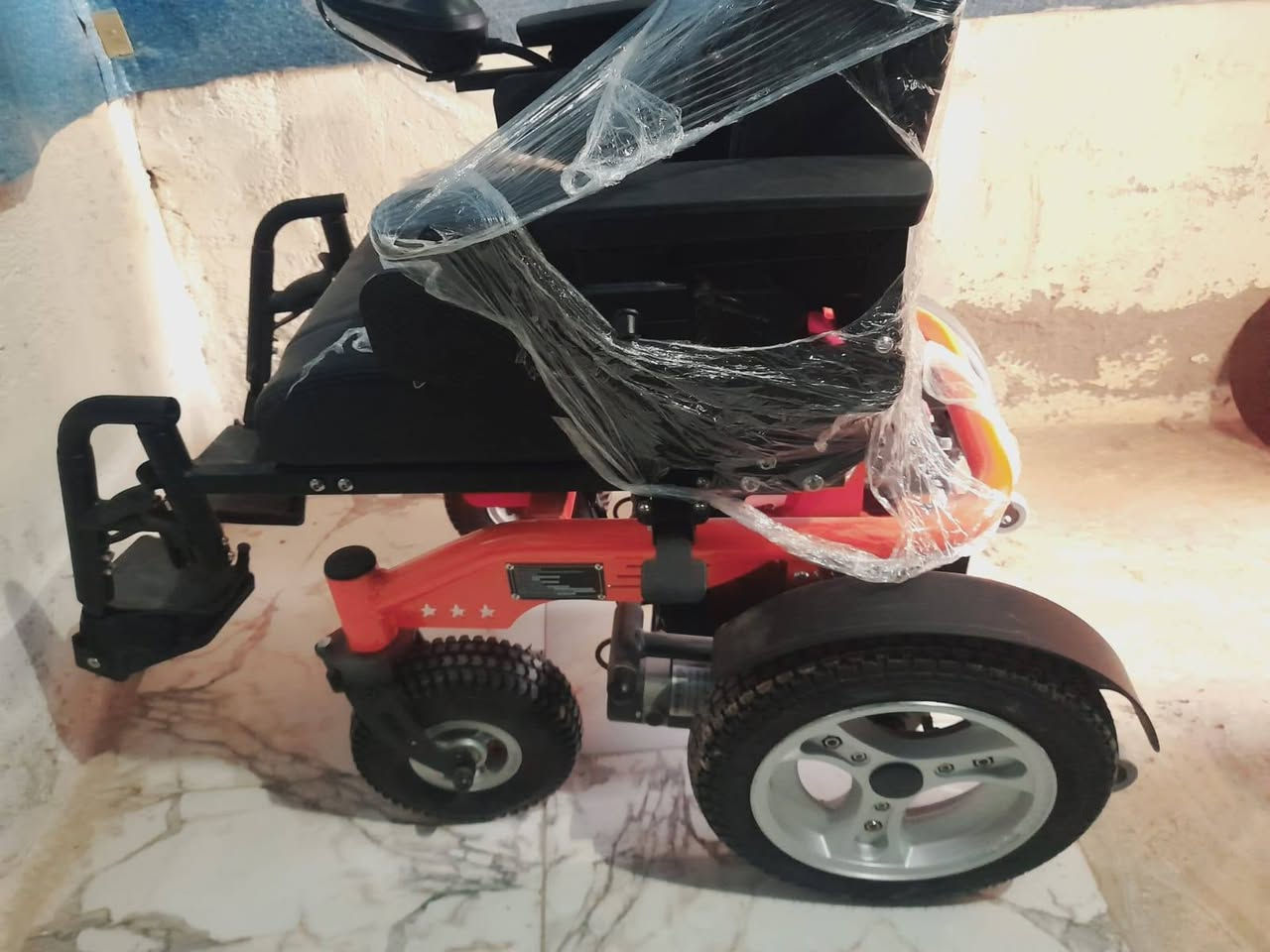 عربانه كهربايه جديده مامستعمله نضيفه للبيع ليريدهه ينتصل عل هاذه رقم ***********
