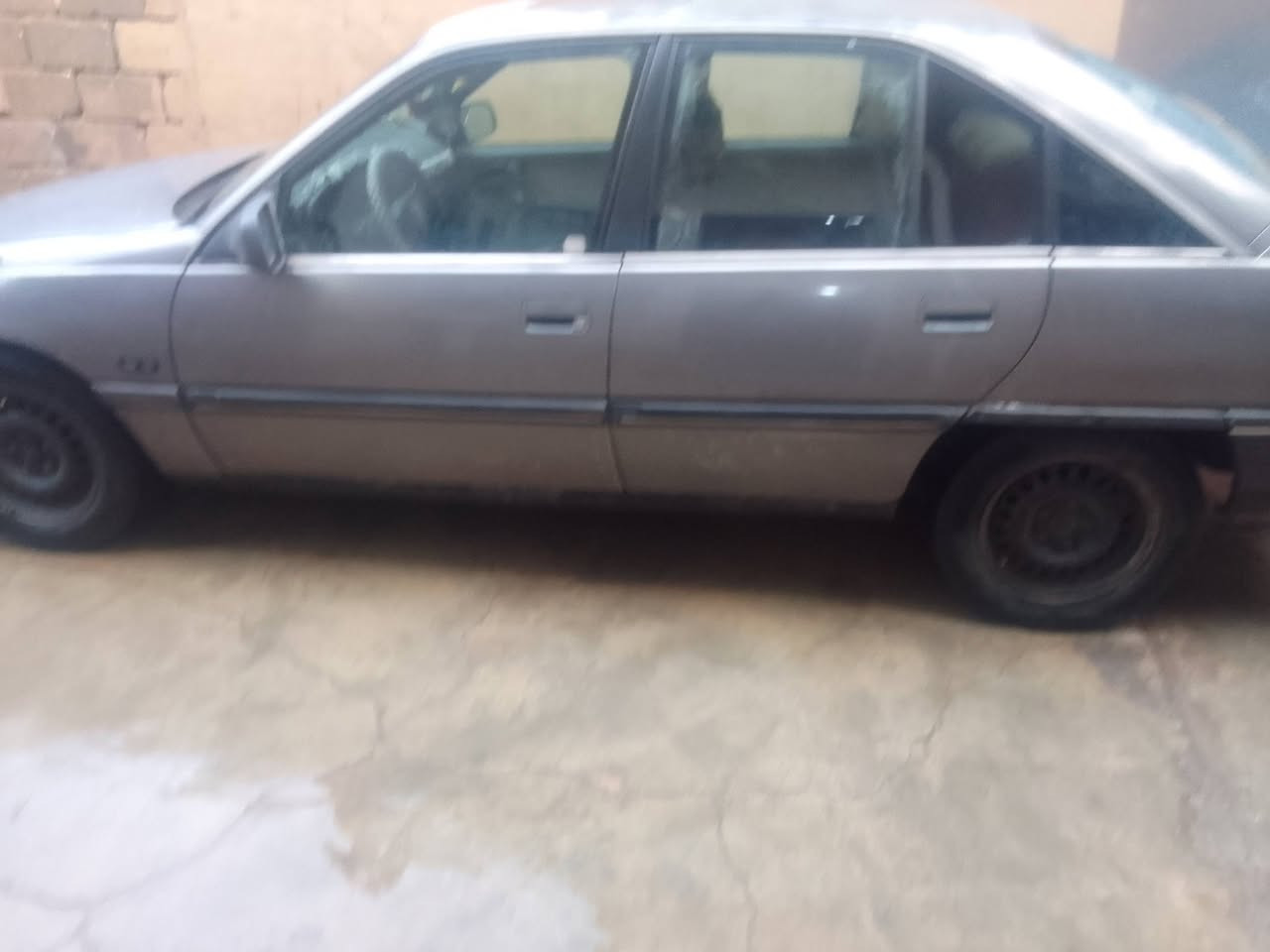 السلام عليكم
اوميڰا للبيع موديل 1988
محرك ڰير صدر كله شرط 
 كهربائيات وتدفئه شغال شرط 
مكفوله من الصبق وبدون خياس العنوان كركوك 
 السعر(33)$
***********
