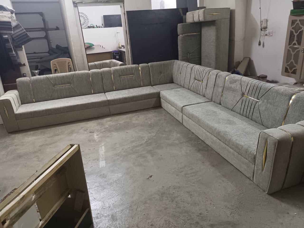 معمل ومعرض البركه
 يوجد لدينا قنفات واسره شغل درجه اوله والسعر مناسب كاني كرده ***********
