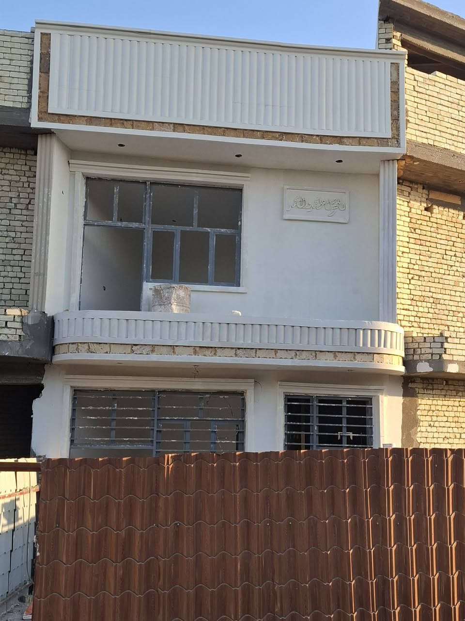 سلام عليكم بيت البيع يتضمن ستقبال مطبخ ثلاثه غرف نوم حمامات عدد ثنين مساحه ٦٠متر طابقين ++حديقه طرمه تشجير ٣٥متر عنوان الدوره ابو عيثه مجمع الرحمان شارع العاشر رقم صاحب بيت مباشر ***********
