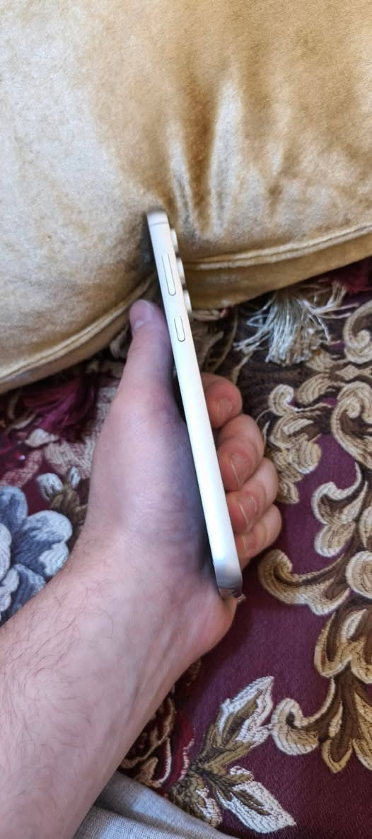 سلام عليكم للبيع  جهاز اس 23FE
 ذاكرة 256 نضافه💯💯  مكفول يحمل شريحتين شرق اوسط لون مميز  باقي المواصفات معروفه 
الجهاز بدون غراض
سعره  400 وبي مجال مكاني كربلاء شارع احمد الوائلي 
للتواصل عل رقم / ***********
