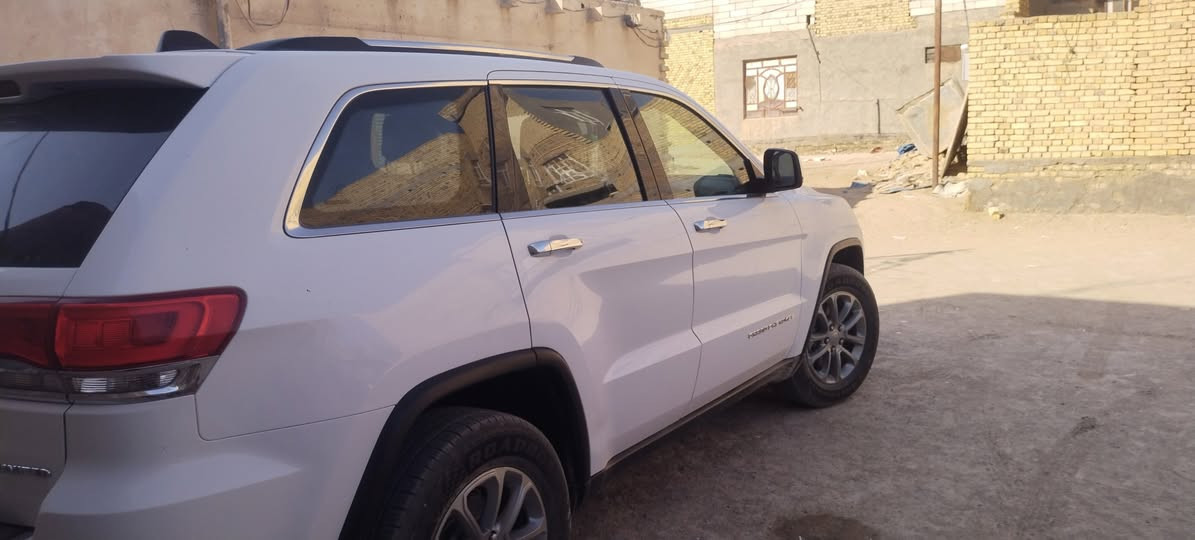 كراند شيروكي رقم شمالي سياره باسمي
السياره مكفوله فور ويل تحكم بالاستيرن اشارات بالمري حساسات خلفي صندوك كهربائي توقف ذاتي حداديه جديده تختم تاير تبريد خير من الله السعر

235
***********
