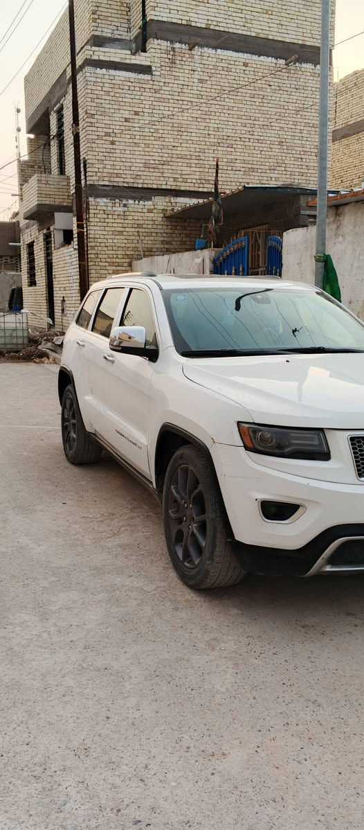 جيب ٢٠١٥
فول ليمتد 
وارد امريكي قطعه مبدله فقط جاملغ امام ايسر  بلا دواخل
وصبغ قطعتين اثر شخوط مكفوله السياره من كلشي 
داخل جلد اسود فول مواصفات
للبيع مستعجل 
١٨٠ معروضه 
بغداد حي اور العنوان 
الاتصال ***********
