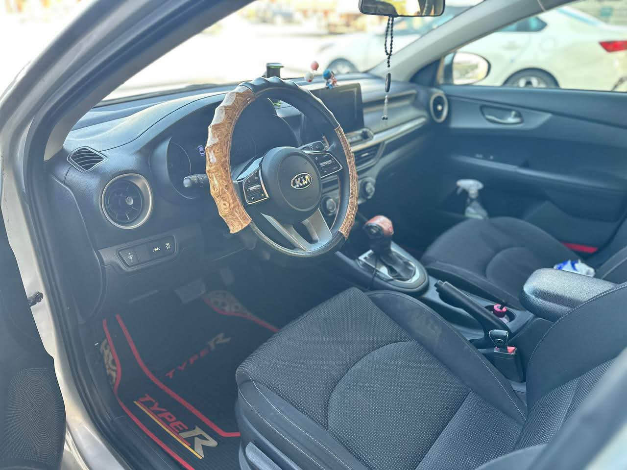 للبيع فورتي 2020 
نص فول 
قياده ذاتيه 
تحديد مسار
كير ومحرك شرط  
مامفتوح 
شرط التحويل
ضرر فقط جاملغ   وبال جهة السائق 
مبدل اصلي بدون صبغ 
بدون أير باك. 
سعر 142 وبي مجال 
هاتف :***********
