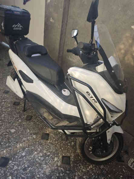 دراجة شحن GTR  استخدام 4 ايام فقط للبيع
حجم بطارية 50
ملف 3000
دراجة خير من الله رزنة وجديدة سعرها 2 مليون قفل 
***********
