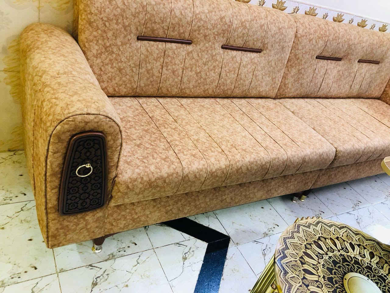 من رخصة الادمن
قنفتين نجاره للبيع 
طولهن ٣ متر
السعر 225. الف وبيهن مجال
حله الحي العسكري
***********
