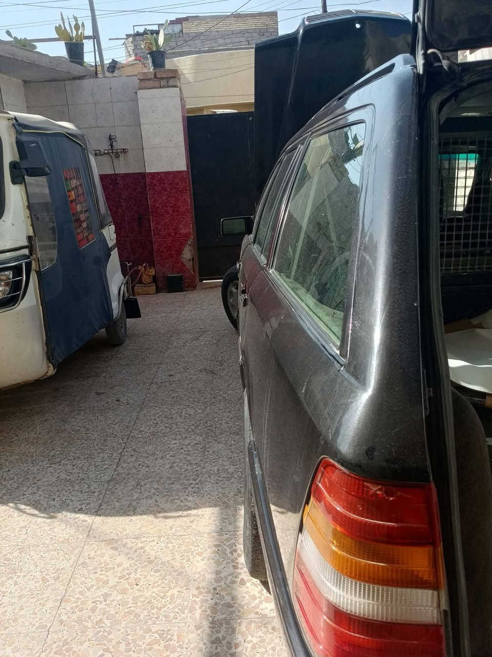 سلام عليكم  مارسيدس دب محور بطه ٢٥٠٠ سياره انكليزي باسمي سنويه شهر سابع تسقط سياره يرادله ترتيب اني ما عندي مجال  اله سعره الطلوب ٣٥ ورقه وبيه مجال بسيط رقم موبايلي ***********
