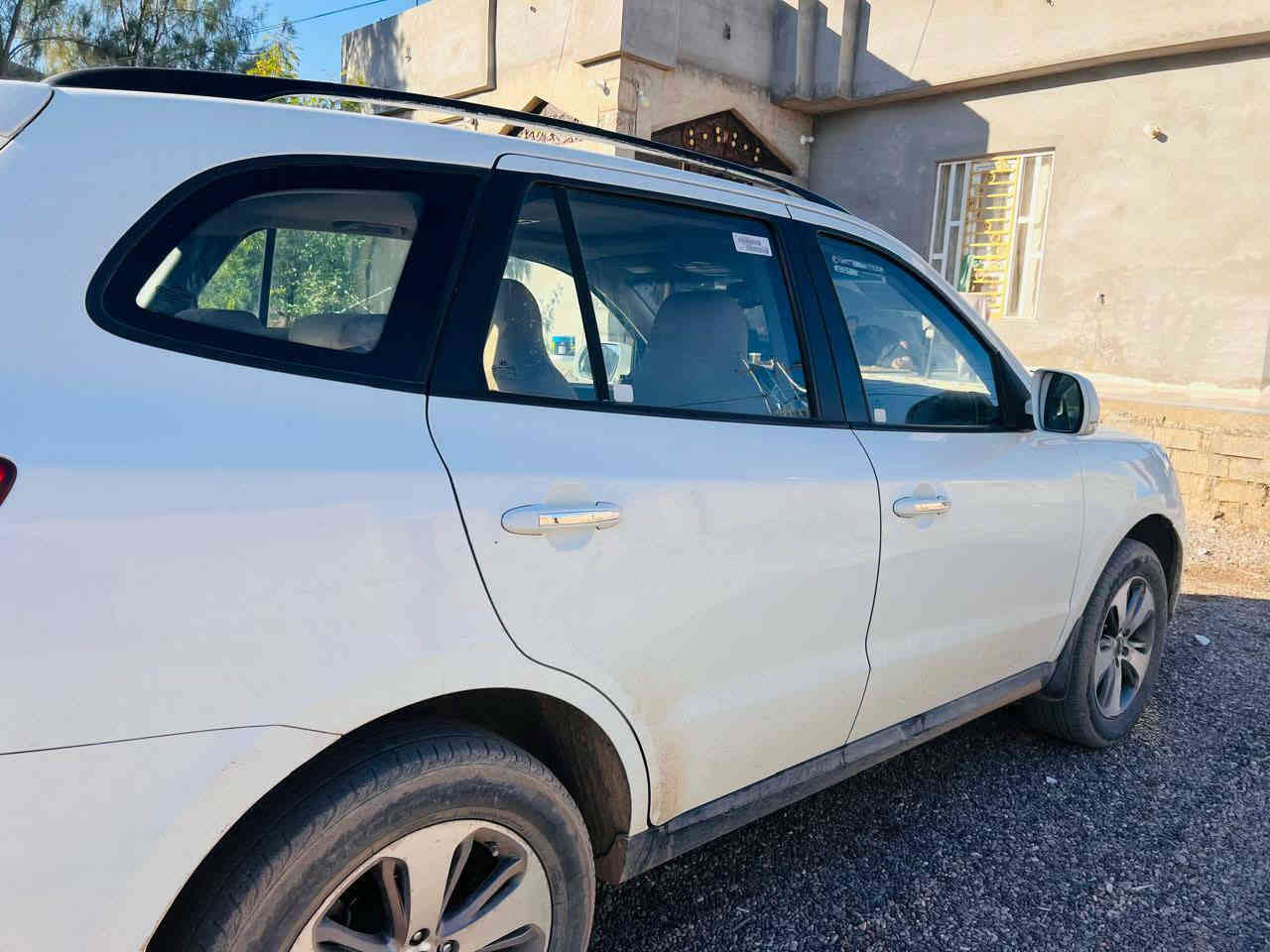 السلام عليكم 
للبيع 
سنتافي موديل 2012 رقم اربيل دولي باسم البايع شرط التحويل والوكاله 
ماشيه 234 الف 
محرك اربعه سلندر مجفت جديد گير شرط صدر جديد وتايرات جديده سبعه راكب 
تبريد ثلج 
صور السونار مرفق بالمنشور 
عنوان السياره صلاح الدين الشرقاط 

السعر ١٥٥ وبيها مجال 
للاستفسار الاتصال على الارقام التاليه 

***********
***********
