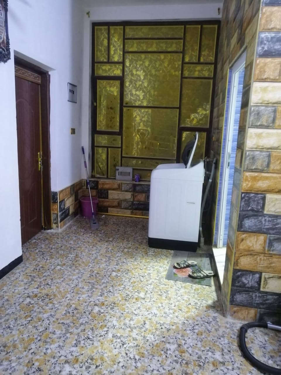 بيت طابو صرف طابقين بصف الركن
المساحه ١٠٤ متر 
واجهه ٨ متر 
عمق ١٣ متر 
ورى البدعه
 مطلوب اسكان 12 مليون تتحول باسم المشتري
بيع او مراوس مع بيت زراعي كبير ونضيف مع الفرق 
التفاصيل موضحه بالفيديو 
للإستفسار 
***********
***********
