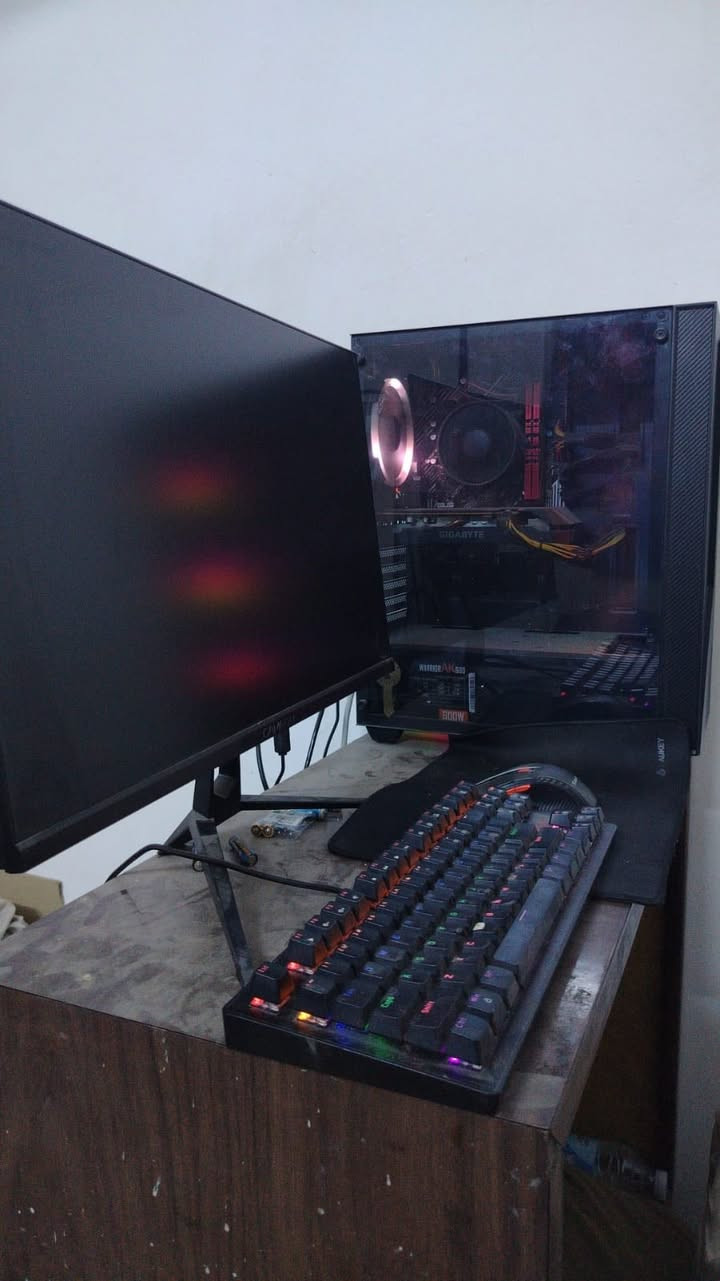 بيسي للبيع شلع كامل
GTX 1660 TI
I5 10400F
16GB DDR4
MB ASUS PRIME 510H
PS 600W

الشاشة : GAMEON
الحجم: 24
الدقة: Full HD (1920×1080)
Fast IPS
120Hz
0.5ms (MPRT)
1000:1
250–280 nits
178° / 178°
99% sRGB
دعم AMD FreeSync / Adaptive Sync
دعم HDR10
السعر 880 وبي مجال 
وهذا رقمي اذا احد راد يتواصل وياي ***********
