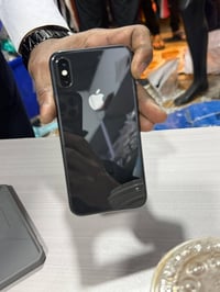 ايفون اكس اس • ذاكرة ٦٤ • قفل