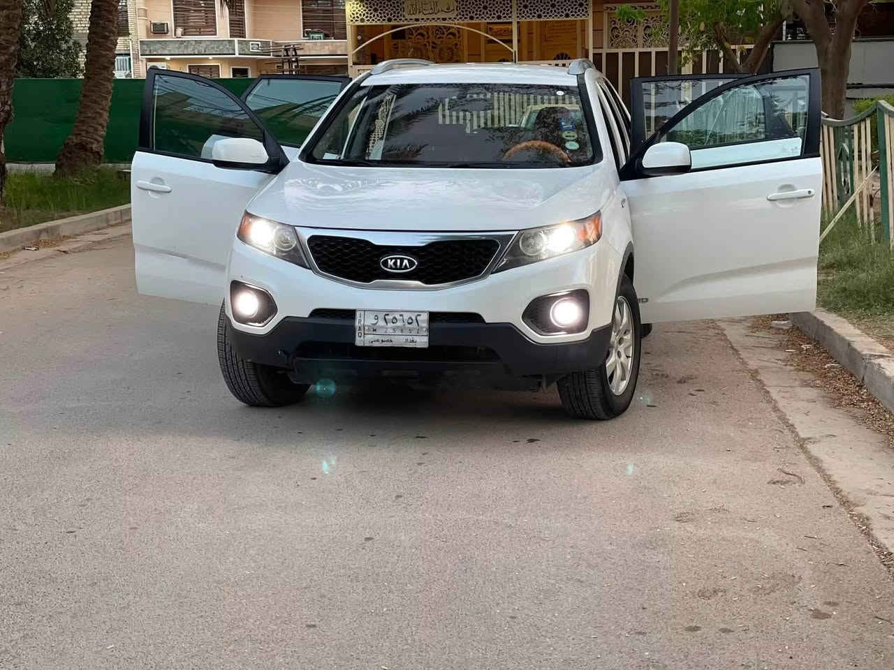 سلام عليكم للبيع موديل ١٢ خليجي
محرك سته 6️⃣ تبريد قطعتين 
فور ويل بيها ربع البنيد موضح بالصورة 
سيارة بسمي سعر ١٣٠ وبيها مجال 
مكان بغداد الدورة 
***********
