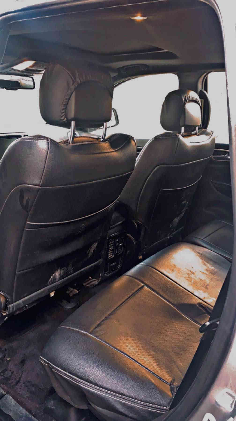 السلام عليكم 
جيب 2016   
شيروكي لمتد  فول
بيها ٥ قطع صبغ ابيعلك حزام علمود ما اتفاشل وياك   
ماشية٩٠ الف  
المواصفات فوول  :
محرك 3.6L  v6 
بانوراما فتحتين
اشاير بالمري
 ثلاث وضعيات قيادة 
ويل كب 
بصمه ابواب 
ستتم صوت رهيب مع دمام خلفي 
كشن السائق خزن ميموري
هيترات بالكشنات 
حساسات أمامية وخلفية 
توقف ذاتي عند الخطر  
لايت لد 
 كشافات لد 
قيادة ذاتيه مع كروس سرعة 
 شفتات بالستيرن مع تدفئة 
 تشغيل عن بعد 
 الصندوك شفط كهرباء
تخم تاير جديد 
جميع الكشنات كهرباء 
السعر ١٦٠٠٠ ومجال بسيط
اتصال او وتساب *********** بغداد
