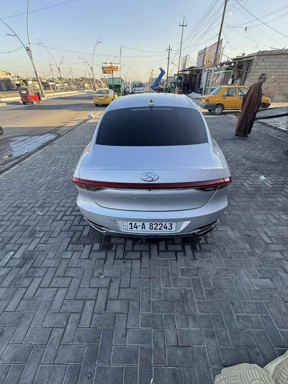 السلام عليكم
اين ماكنتم/
تقبل الله من ومنكم صالح العمال

للبيع   او.  مراوس/

هيونداي ازيرا موديل/ 2022/ وارد كوري غاز بلاد 

مكينه ٦ سلندر V

المواصفات السيارة فول الفول كفاله عامه من الشخط  سونار مكينه كرير خير من الله السيارة جديدة بمعنة الكلام  

عداد ديجيتال متصل شاشه

رادرات اماميه خلفيه جانبيه مع حساسات

٣٦٠ درجة 

مع مانع تصادم جانبي عند الاجتاز ترجعك للمسار  

نقطه عمياء 

تحديد مسار كروس سياقة ذاتيه 

ترحيب مع كشافات 

مري شفط

اوتو هولد 

سايد بريك بصمه 

تبريد شاشه

كشن السايق كهرباء مع تدفئة و تبريد

كشن العكسي تدفئة

ستيرن تدفئة هيتر

تبريد مناخي 4 وضعيات

تبريد خلفي

صندوق ذكي 

تشغيل عن بعد

3 بصمات مع التشغيل

لايت زنون عالي ناصي متحرك 

السعر 200/  وبيها مجال 

مشروع وطني تحول ثاني يوم

للاستفسار

***********/ البصره

