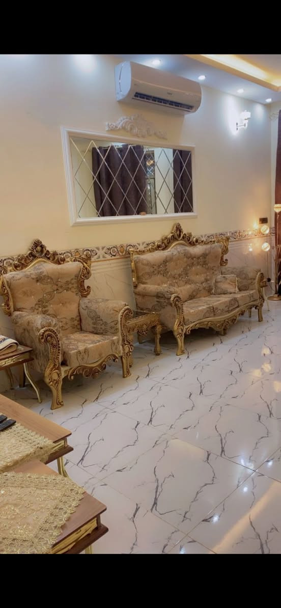 السلام عليكم تخم ملكي عشرمقاعد للبيع السعر٤٠٠ للاستفسار***********الموقع الغزاليه قرب جامع الحديثي
