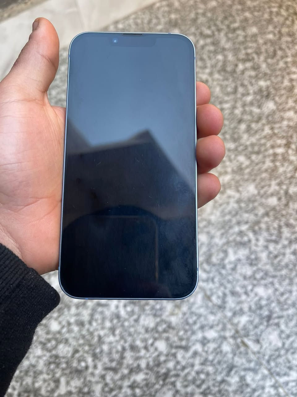 موبايل للبيع ايفون14عادي كامرتين ذاكره 128 /طاريه٧٤ اصليه /جهاز امريكي ميه بلميه مامستبدل بيه اي شي ضمانه سبوع جهاز شكد ما تكول عليه نضيف قليل بحقه مداخل صيانه ابد كامرته تجي وتشوفها سعر الجهاز (450الف) وبيه مجال الشراي يتصل على هاذ الرقم*********** مكاني البصره الحيانيه
