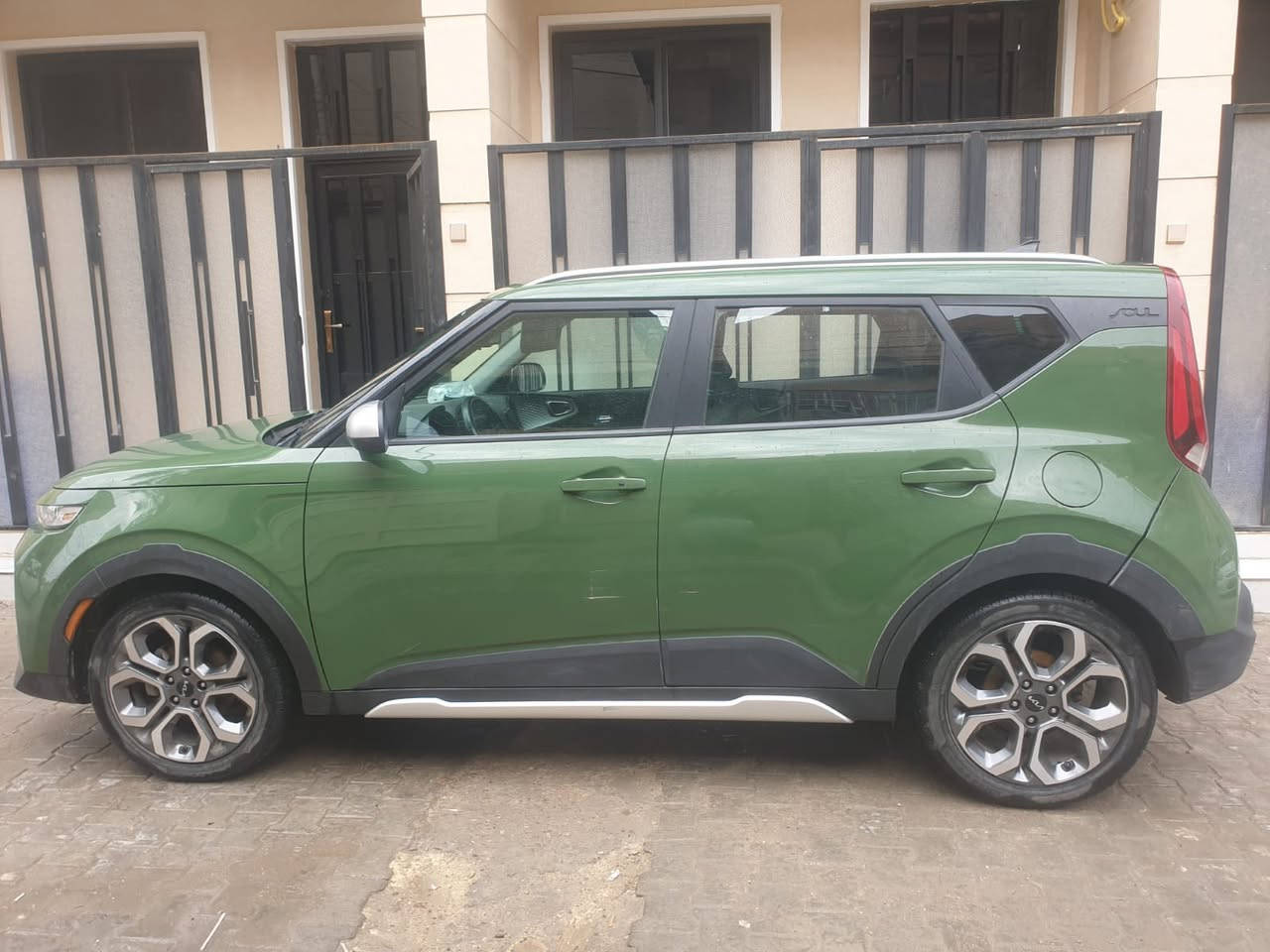 السلام عليكم
كيا 2022
فول للاخير  عدا الفتحة x line
السيارة ع حادثها هذا مبين ما بيها غير شي السيارة مكينة كير كفالة 
مكينة 2000 دوش
ماشية 81
بيع السعر 150
أو مراوس بجارجر او ستنكر
رقم ***********
