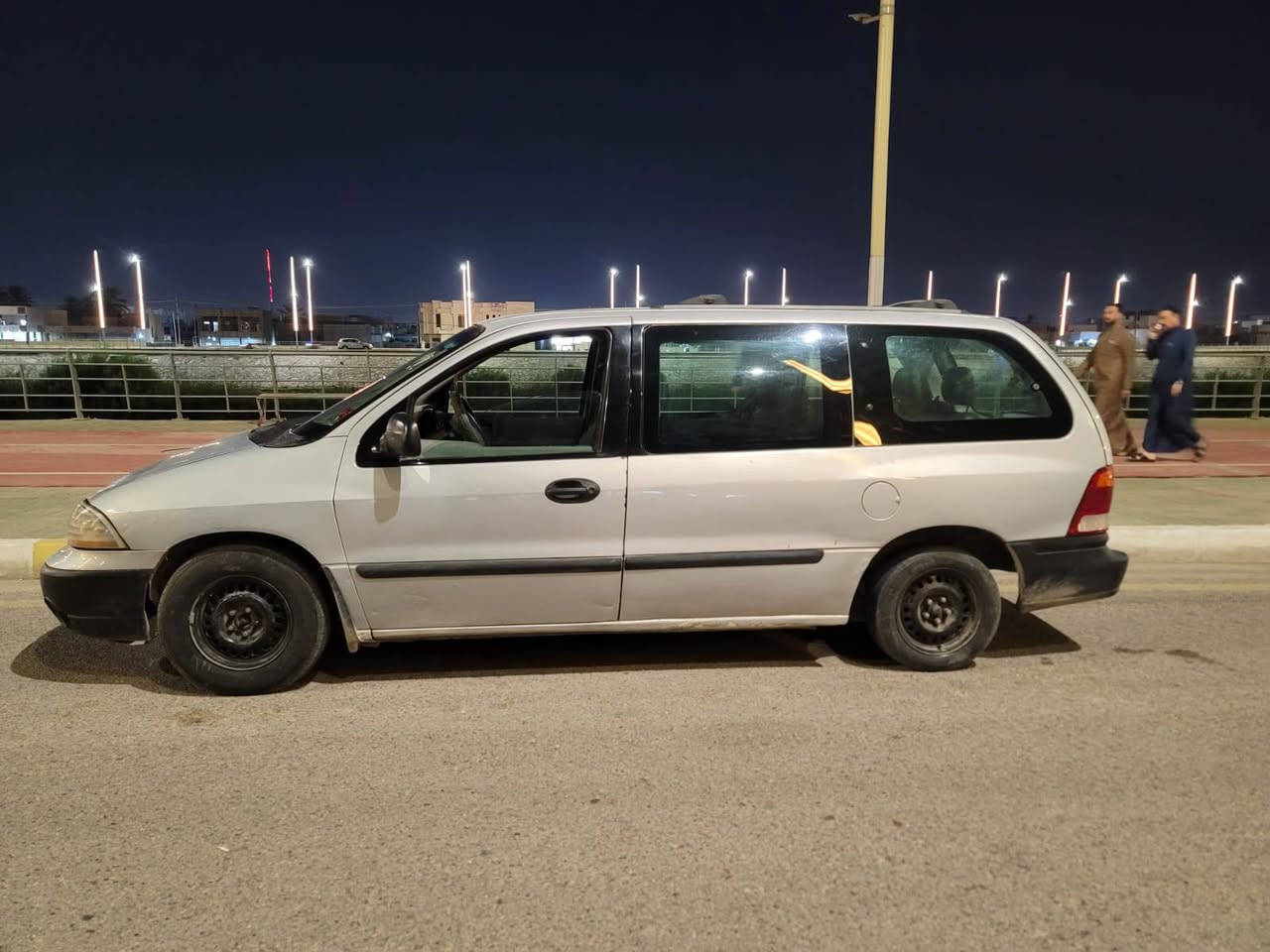 السلام عليكم للبيع سيارة فورد وند ستار موديل 2001 رقم بغداد انكليزي سنوية بسمي 7راكب سيارة بلادية مكفولة من ضربة كير مكينة بلاد المكان بغداد حي الجهاد السعر 43 ورقة اوبيها مجال للاستفسار الاتصال على الرقم ***********
