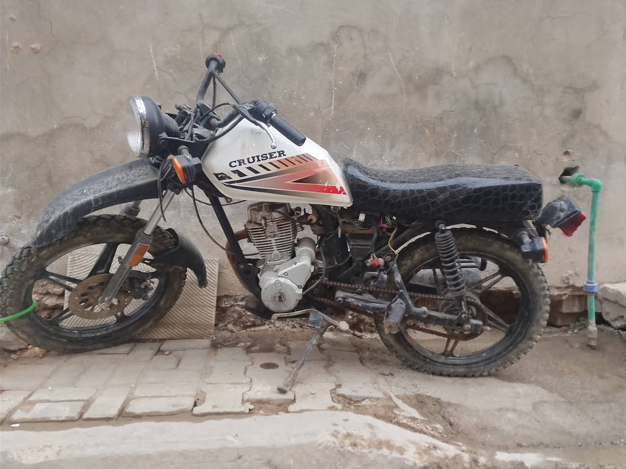 سلام عليكم  من رخصه الأدمن دراجه دايون لايتي 2018 دراجه نضيفه مكينته لاطشه مكاني بغداد سعره 200وبيه مجال حك الجيه رقم ***********
