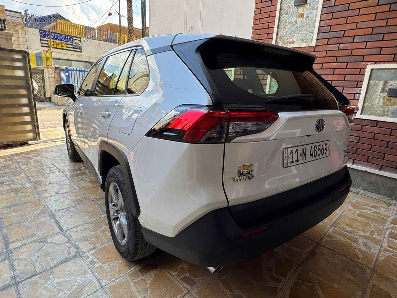 تويوتا راف فور 2024 هايبرد
وارد خليجي – صنع في اليابان

ماشية 46 ألف فقط
مكفولة بالكامل
سيارة نظيفة جداً بحالة ممتازة وجاهزة للاستخدام

اقتصادية جداً في الوقود ومناسبة للاستخدام اليومي والعائلي

العنوان: الدورة – شارع أبو طيارة
رقم بغداد وباسمي
*********** 
‎السعر 26,000 دولار
