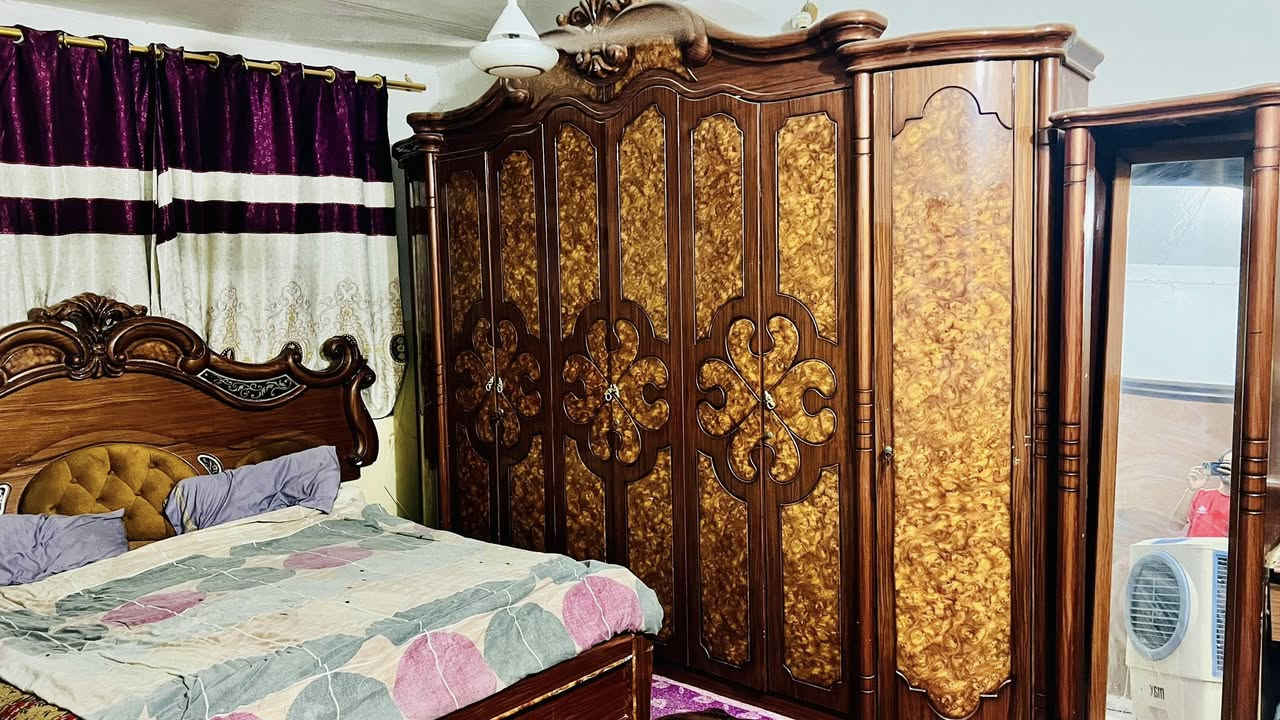 السلام عليكم غرفه نوم للبيع 7 قطع
كنتور 8 ابواب نضيفه كلش تركي درجة اولى 
سعرها 500 وبيها مجال 
مكاني نجف
‏***********
