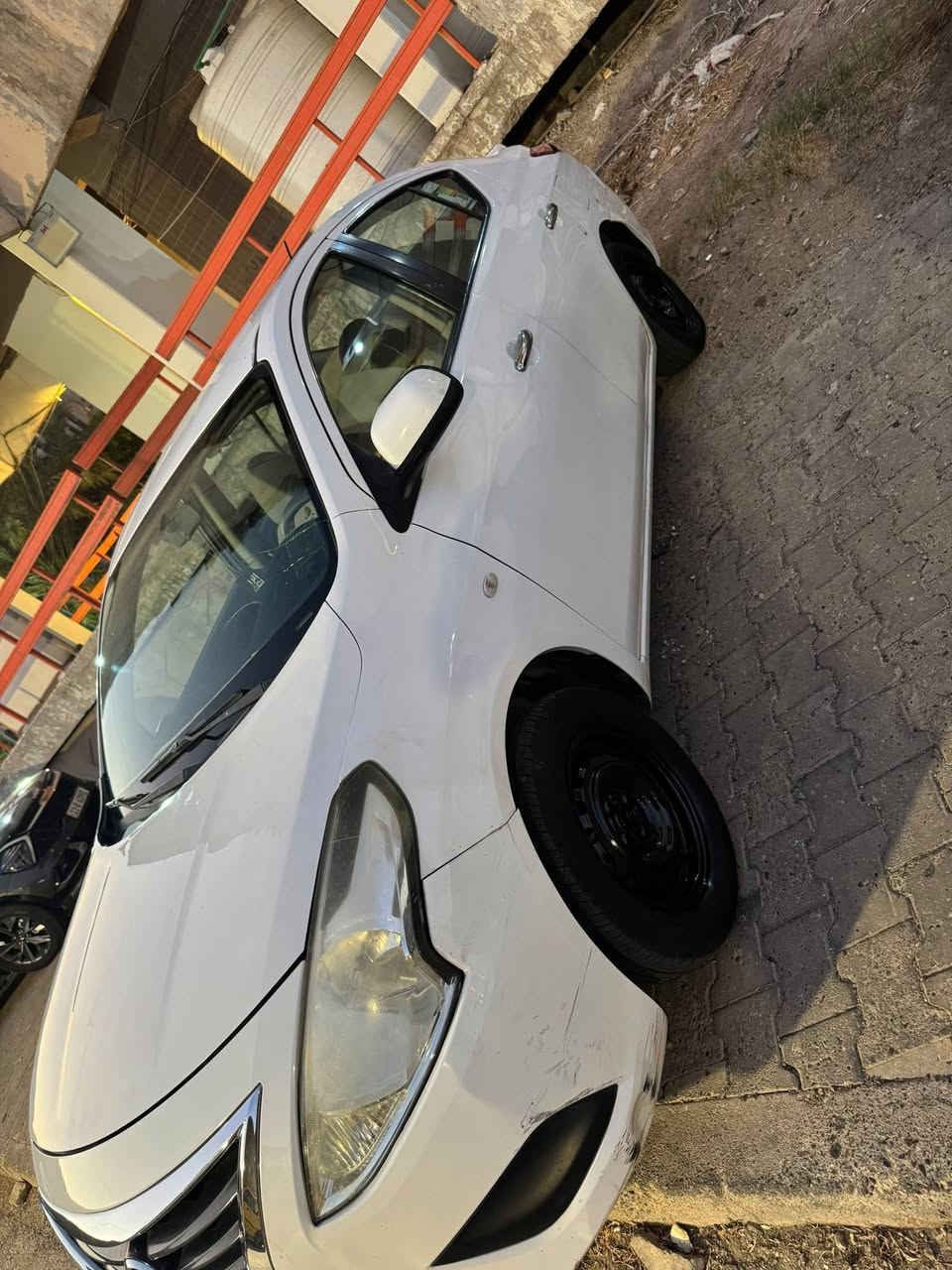 السلام عليكم نيسان سني هندي 2018 بيها باب خلفي صبغ فقط السعر 95 بيها مجال قليل العنوان الشعب شارع الاسواق المركزية الرقم ***********
