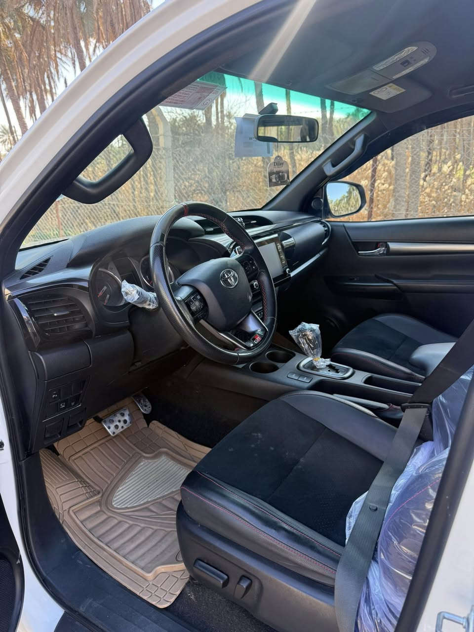 هايلوكس GR  موديل 2022 مكفولة كفالة عامة للتواصل ***********
