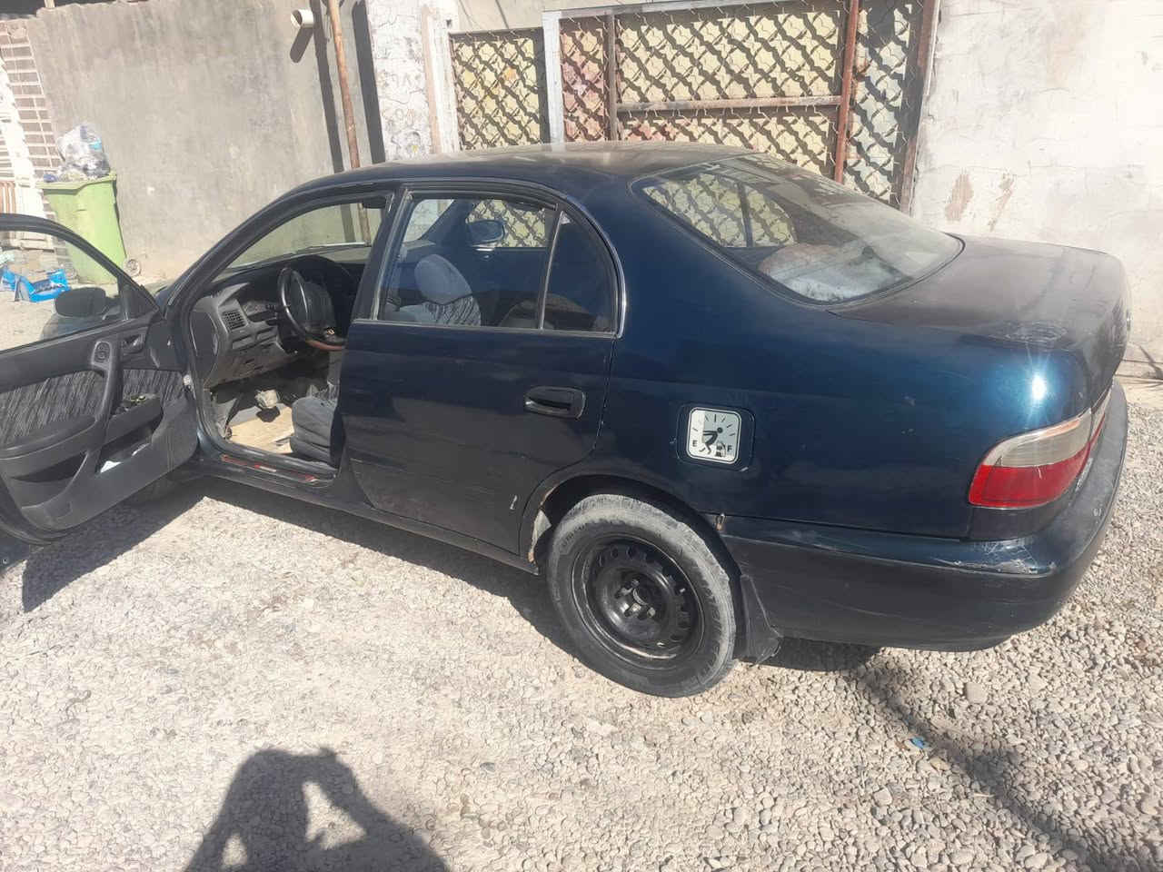 كرونه للبيع موديل 95كير شرط محرك بدايت تبخير سياره نضيفه كلش رقم جديد هزه جديده شرط التحويل السعر 47وبيهه مجال بسيط رجائن خاص ماجوب مكلف بنشر للتصال ***********
