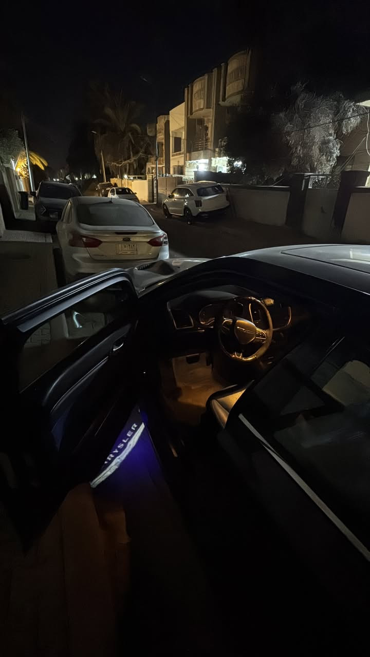 كرايسلر 300c 2017 محدث SRT
اوباما موديل 2017 

محرك 6 سلندر 3.6لتر 

محدث كت كامل srt (غراضها البلاديه موجوده)

ممشى 105الف ميل

وارد امريكي 

السياره بدون حادث مجرد باب وجاملغ راجع علبارد ومصبوغ مثل ماموضح بالسونار 

مضيوف الها بالجديد منضومة غاز 

مكان السياره بغداد الوزيرية 

*********** موجود واتساب
