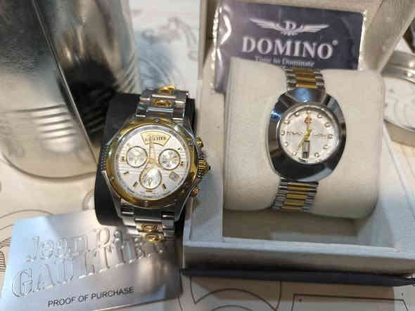 السلام عليكم عندي ساعتين اصليات وحده رجالي وحده نسائي مكاني كربلاء المقدسة السعر ثنينهم 700 ألف وبيهن مجال بسيط اني ماخذهن مزاد مليون و800 ألف
*********** إتصال او واتساب
