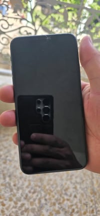 ١١ برو ماكس • ٢٥٦ • مكسور ظهره