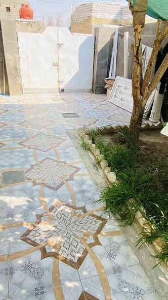 سلام عليكم 
بيت عد ال معالي  ركن
مساحته ٢٢٠ 
يبعد عن شارع العام ١٠٠ م
يتكون من اربع غرف اثنين جوه واثنين فوك 
صحيات داخليه وخارجيه 
حديقه وكراج 
السعر خاص  ***********
