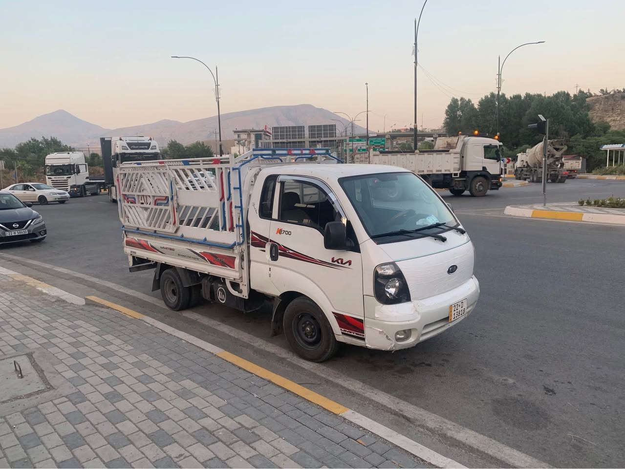 کیا دووتەنی مۆدێل 2012
مکینە 2700
171هەزار رۆیشتوە دووەم دەستە 
گێر و مکینە شانسی بەشەرت
چەمچەی جەلالی لەگەلە
تەقە و رەقەی نیە تازە تونکراوەتەوە
بێمەسرەفە
تایەکانت هەمووی نوئیە
سەنەوی نوئیە تا 2031 بەناوی خۆمە تەحویل بەشەرت
سبوخی نیە تەنها دوو بست ساردەکوتەی هەیە 
تەلەفۆن و وەتسئپ__.. *********** أربيل, العراق

