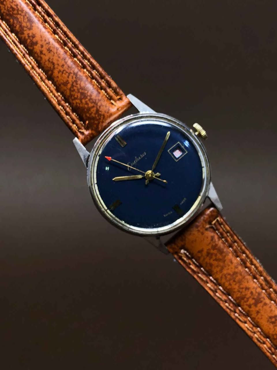 ساعة اندورا سويسري 
أنتاج ستينات
قيم وأخذ البصرة, العراق


**إذا كنت صاحب هذا الإعلان وتريد حذفه لأي سبب، رجاءا أرسل رسالة إلى الدعم الفني**