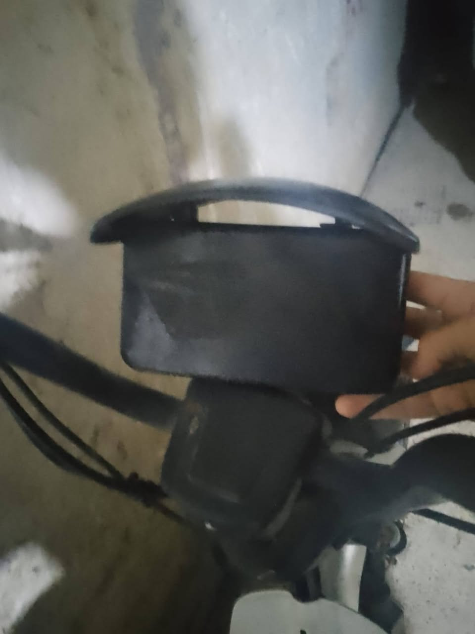 للبيع بايسكل شحن اربع بطاريات بس يرادله ترتيب شويه بطارياته زينات اسعر 200 الف وبيه مجال العنوان الرمادي الورار الشقق الحجريه رقم الهاتف ***********
