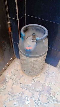 قنينة غاز بلاستك للبيع سعر 200الف  قفل 07714568321