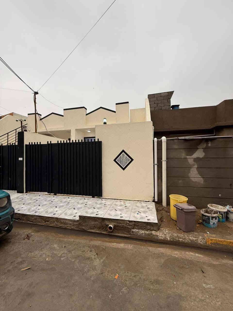 #اعلان 1895
دار 100 م للبيع #طابو #طابق_واحد 
#الموقع حي العسكري قرب مستوصف الزوراء 
#بناء_صفر
السعر 67 مليون
للاستفسار الاتصال على الرقم
***********
