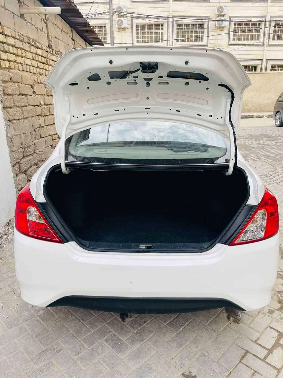 نيسان سني هندي بليته زركه موديل 2024. كفاله عامه. سياره ماشيه 40 الف
سياره حيل جديده سعره 125 وبيه مجال بسيط مكاني بصره ***********
